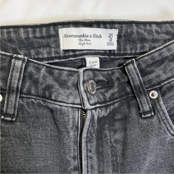 Abercrombie & Fitch The Mom High Rise Curve Love Jeans Black Wash Size 25/0 - Picture 3 of 8